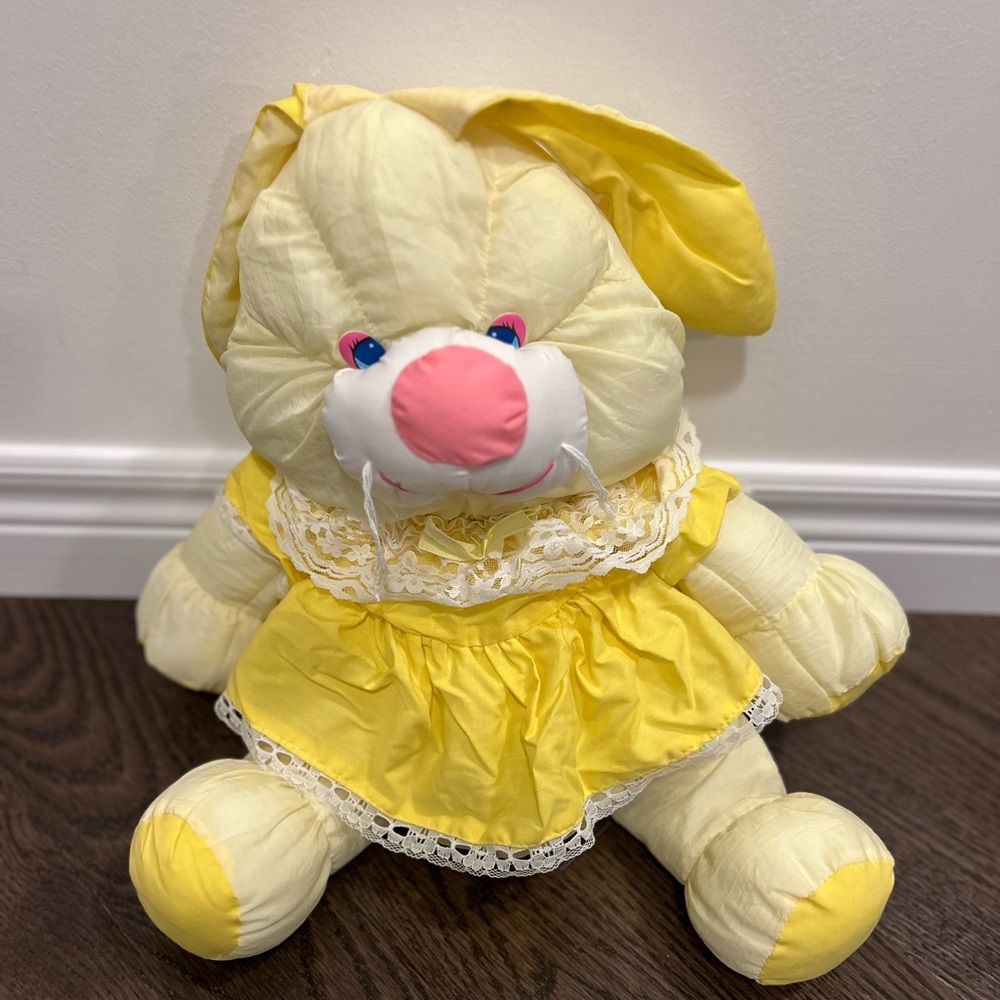 Vintage Happy Mates PuffaLump Style Nylon Yellow Bunny Rabbit
Plush
